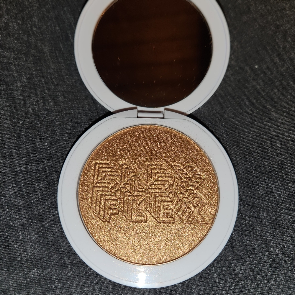 Milk makeup glazed flex highlighter